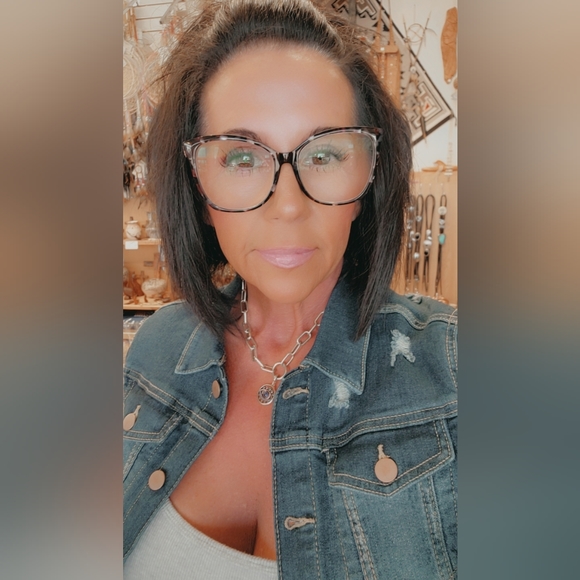 Meet your Posher, Sheila - Picture 2 of 2